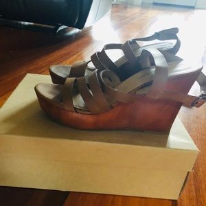 Lucky Brand Wedge Sandals - Perfect for Summer!